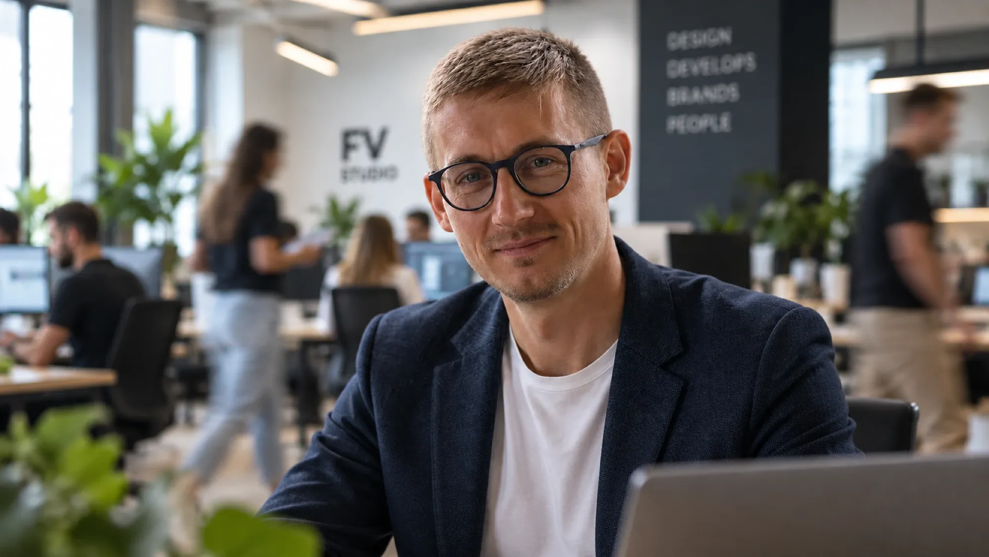 František Veverka, zakladatel FV STUDIO, v brněnské kanceláři týmu